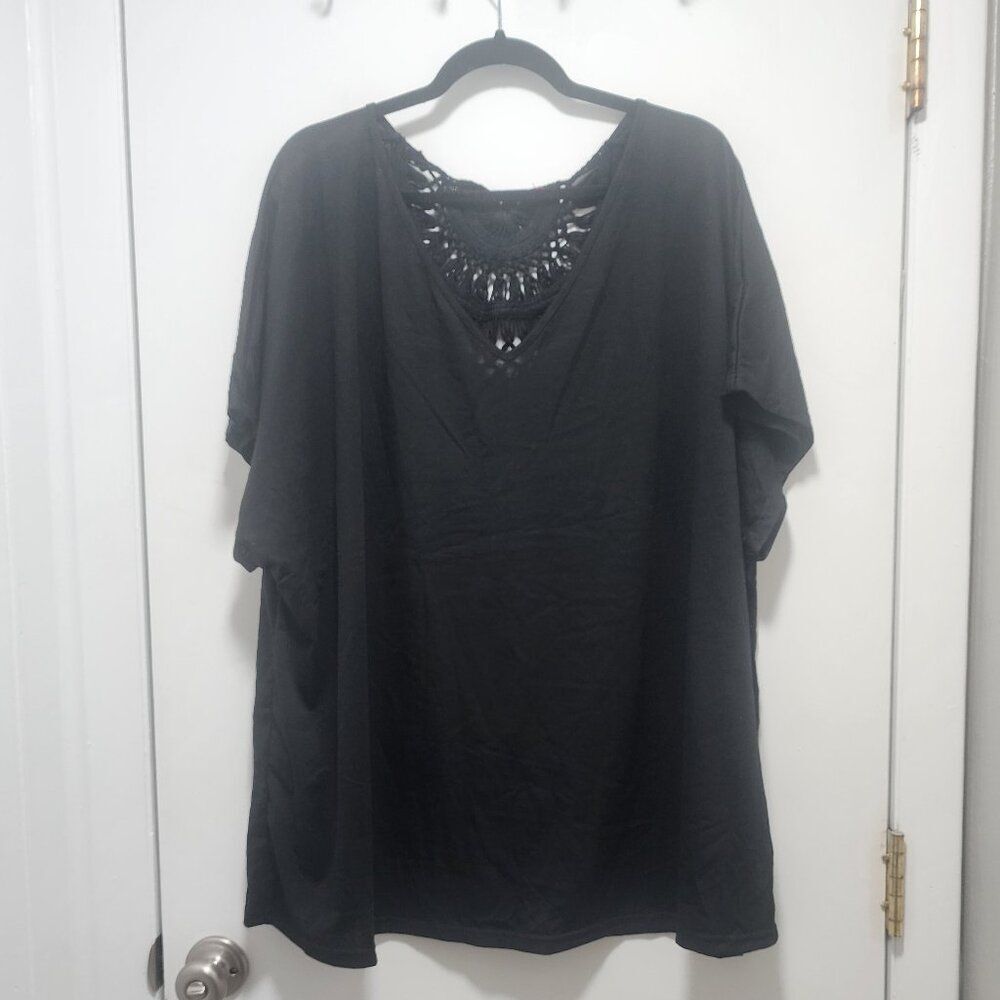 NWOT Bloomchic US26 Crochet Back Top